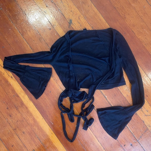 Out From Under UO Wrap Top Bell Sleeve - Picture 4 of 4